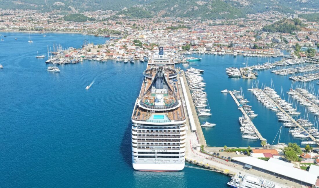 MUĞLA (AA) – Muğla'nın Marmaris ilçesini, Panama bayraklı "MSC Divina"