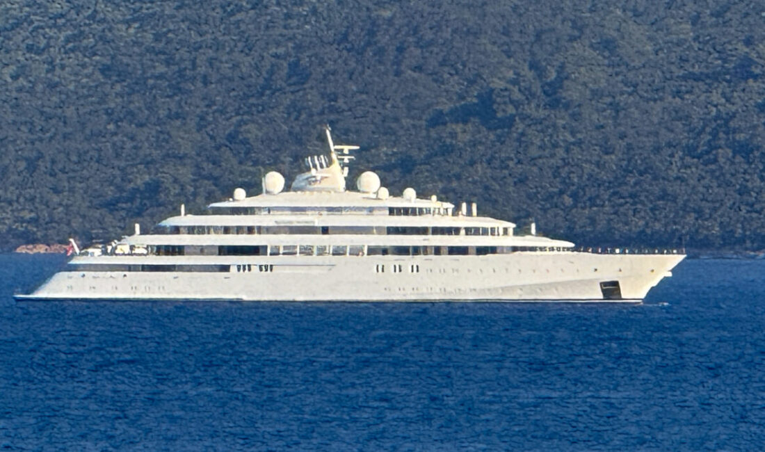 MUĞLA (AA) – "Golden Odyssey" isimli mega yat, Muğla'nın Bodrum