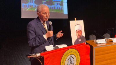 - Prof. Dr. Ekmeleddin İhsanoğlu:
- "İhsan Efendi'nin en dikkat çekici