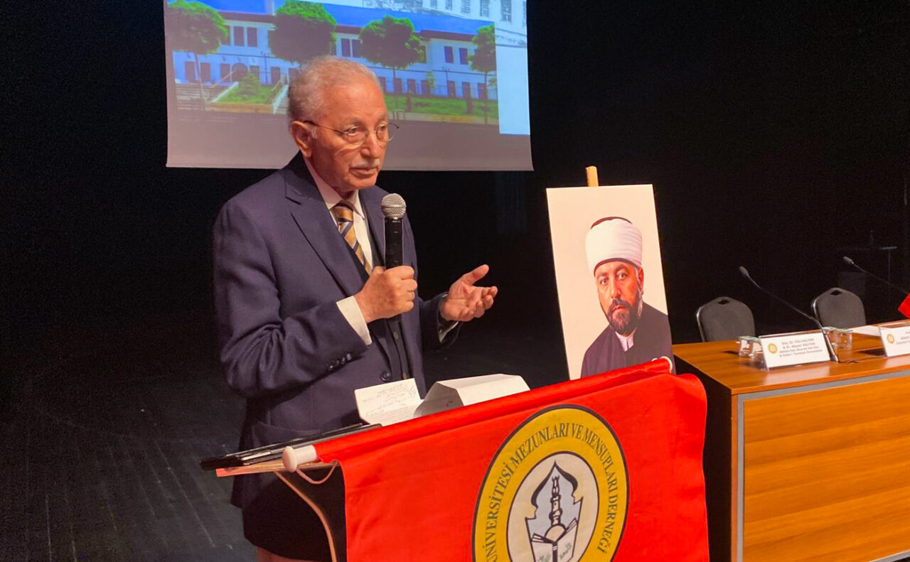 - Prof. Dr. Ekmeleddin İhsanoğlu:
- "İhsan Efendi'nin en dikkat çekici