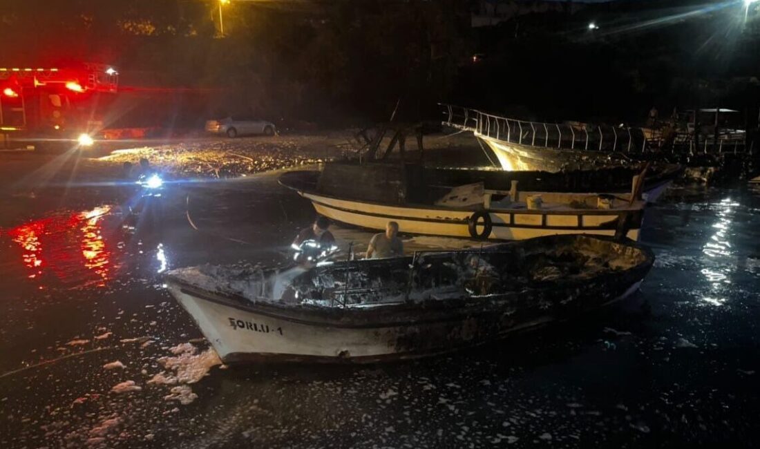 MERSİN (AA) – Mersin'in Silifke ilçesinde bir teknede başlayan yangında