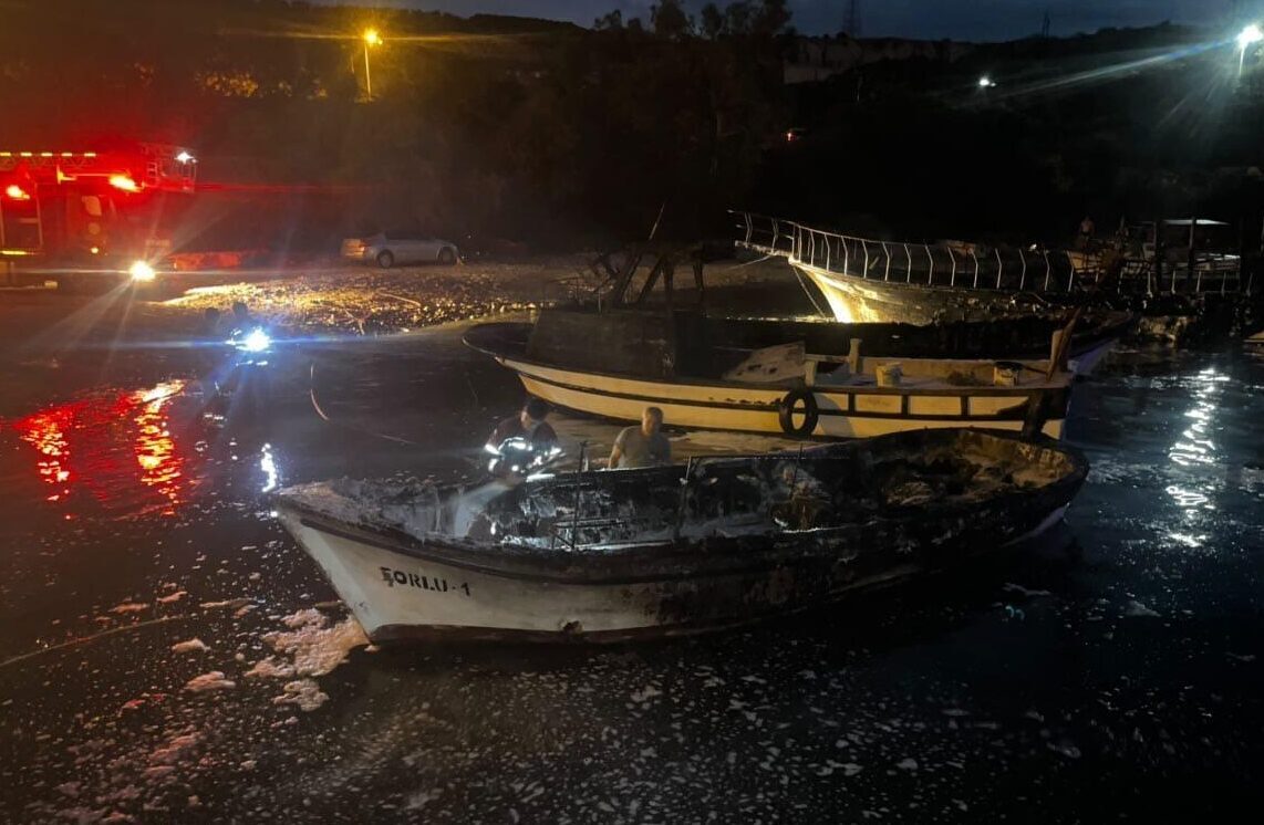 MERSİN (AA) – Mersin'in Silifke ilçesinde bir teknede başlayan yangında