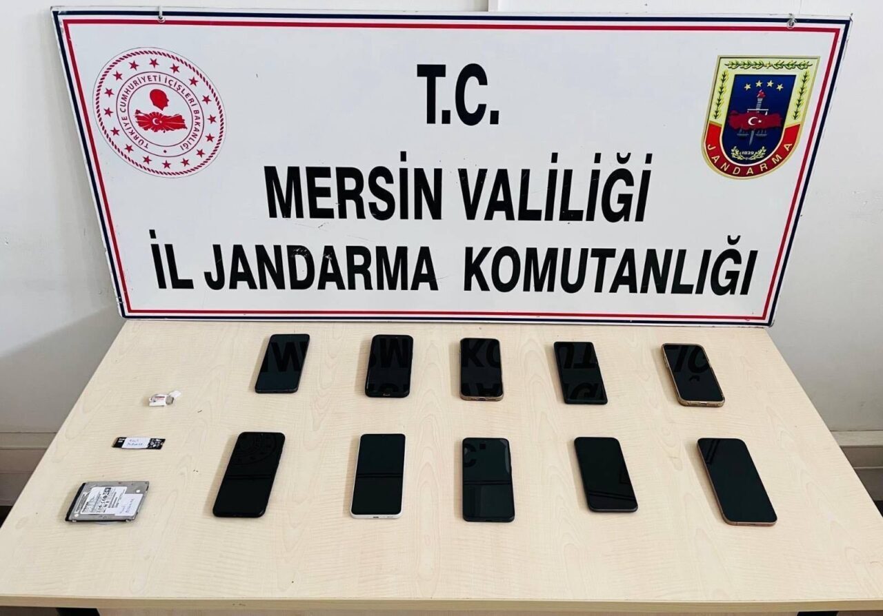 MERSİN (AA) – Mersin'de sosyal medya üzerinden dolandırıcılık yaptıkları iddiasıyla