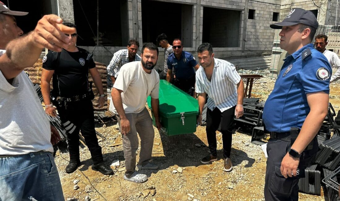 MERSİN (AA) – Mersin'in Erdemli ilçesinde, inşaattan düşen işçi yaşamını