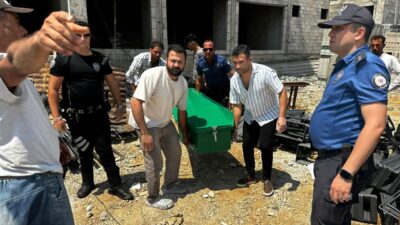 MERSİN (AA) – Mersin'in Erdemli ilçesinde, inşaattan düşen işçi yaşamını