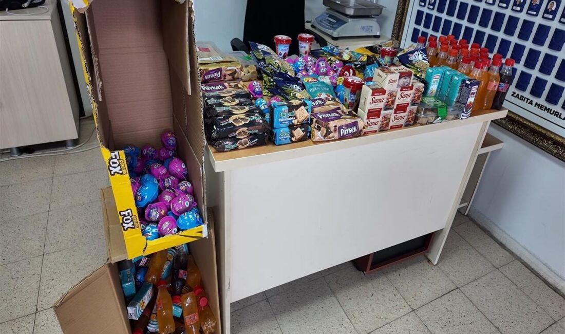 MERSİN (AA) – Mersin'in Akdeniz ilçesinde zabıta ekiplerinin denetiminde bir
