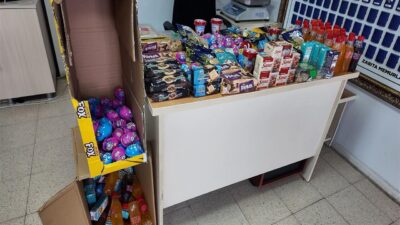 MERSİN (AA) – Mersin'in Akdeniz ilçesinde zabıta ekiplerinin denetiminde bir