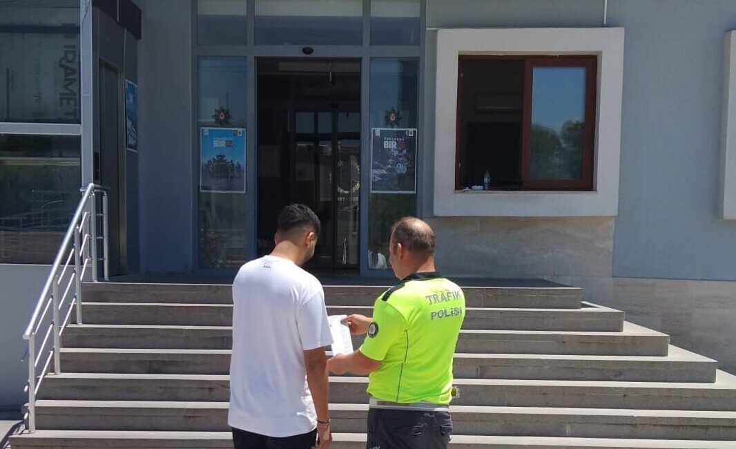 MERSİN (AA) – Mersin'de otoyolda trafiği tehlikeye düşüren minibüs sürücüsüne