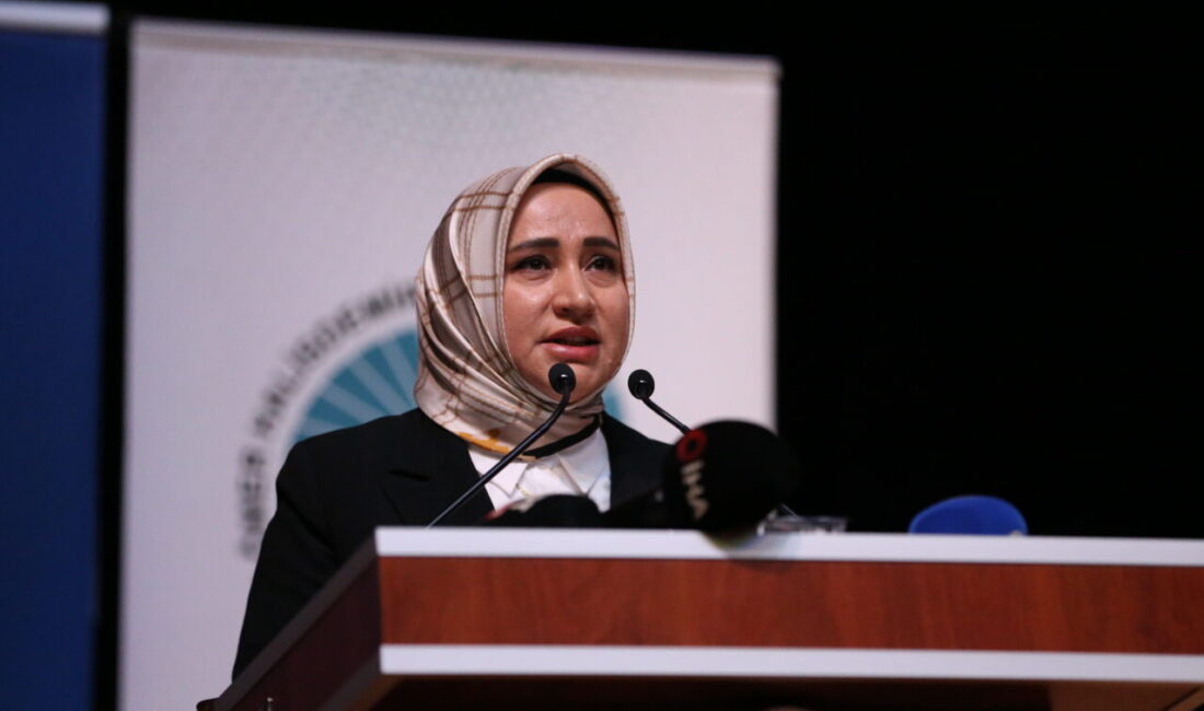 - "Kökleriyle bağlarını sağlam kurmuş, çağın imkanlarının farkında olan ve