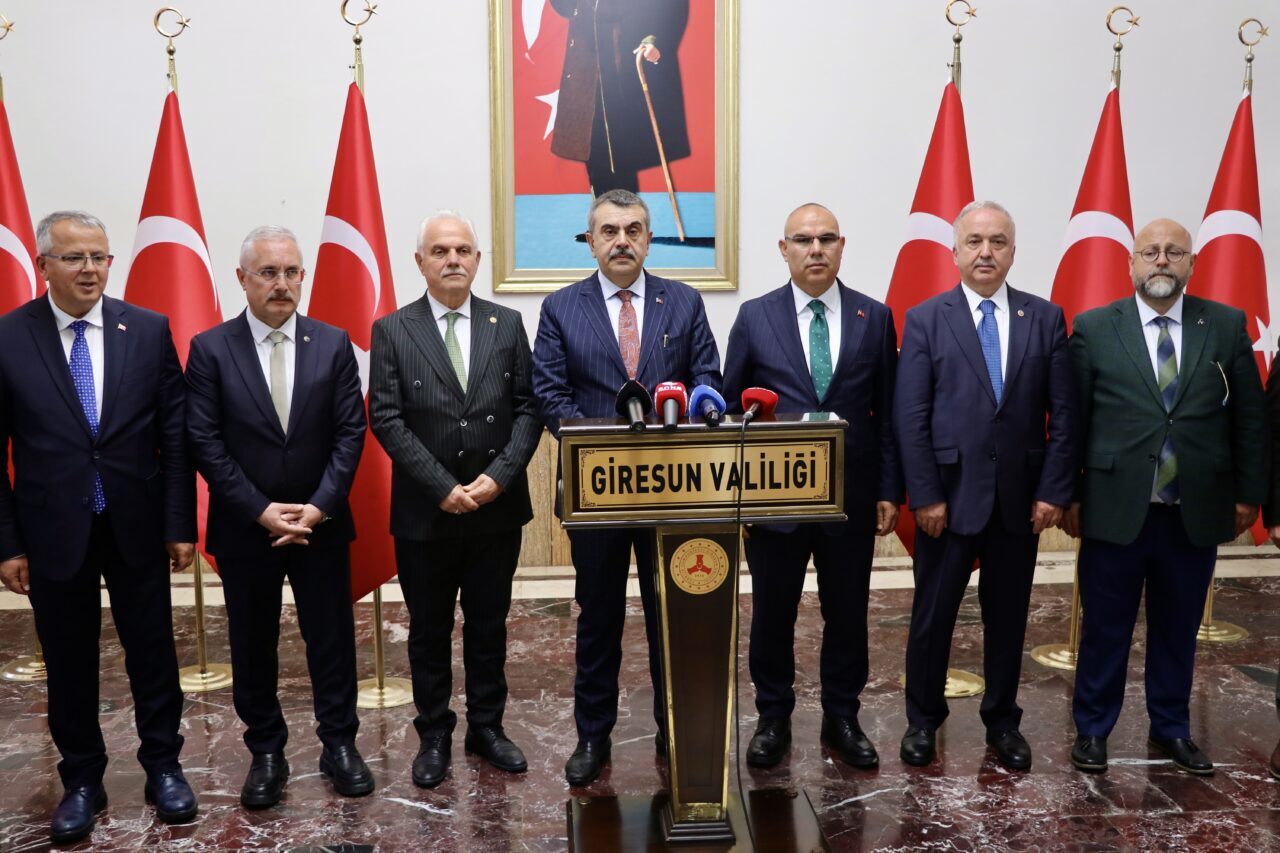 GİRESUN (AA) – Milli Eğitim Bakanı Yusuf Tekin, Giresun'da çeşitli