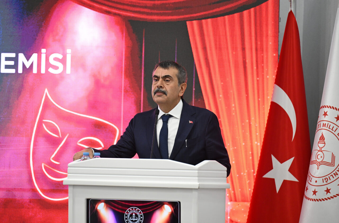 - "Bilgiyi elde eden çocuklar bu bilgiyi nasıl kullanacaklarını toplumsal