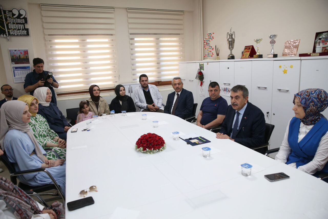 - "Türkiye genelinde eğitimin hem fiziki hem teknolojik hem de