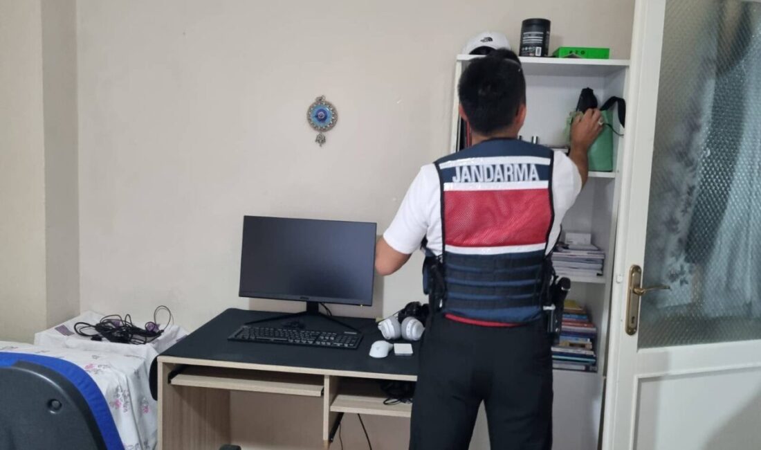 - İstanbul ve Kocaeli'de düzenlenen eş zamanlı operasyonlarda çok sayıda