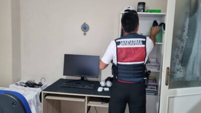 - İstanbul ve Kocaeli'de düzenlenen eş zamanlı operasyonlarda çok sayıda
