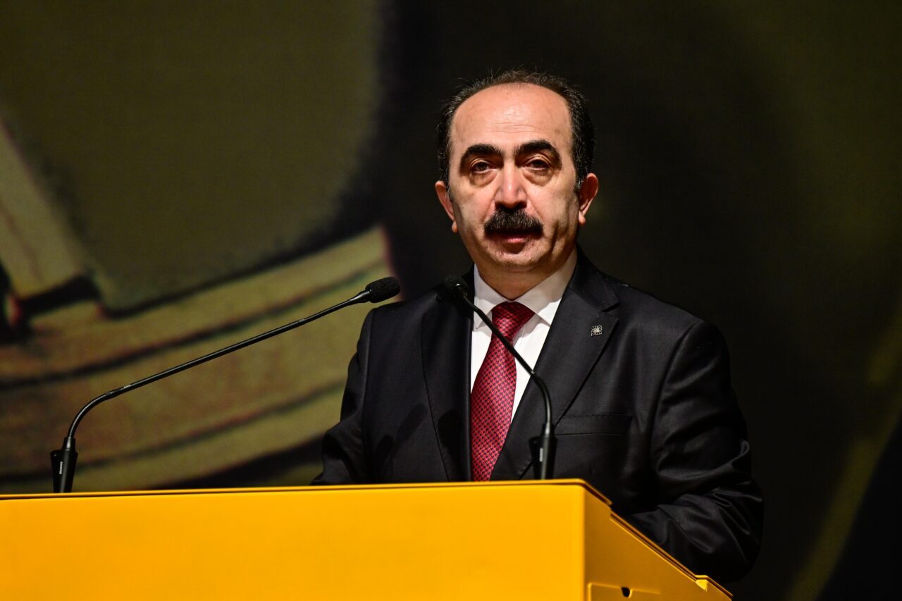 - Türk Tarih Kurumu Başkanı Prof. Dr. Yüksel Özgen:
- "(Yeniçeri