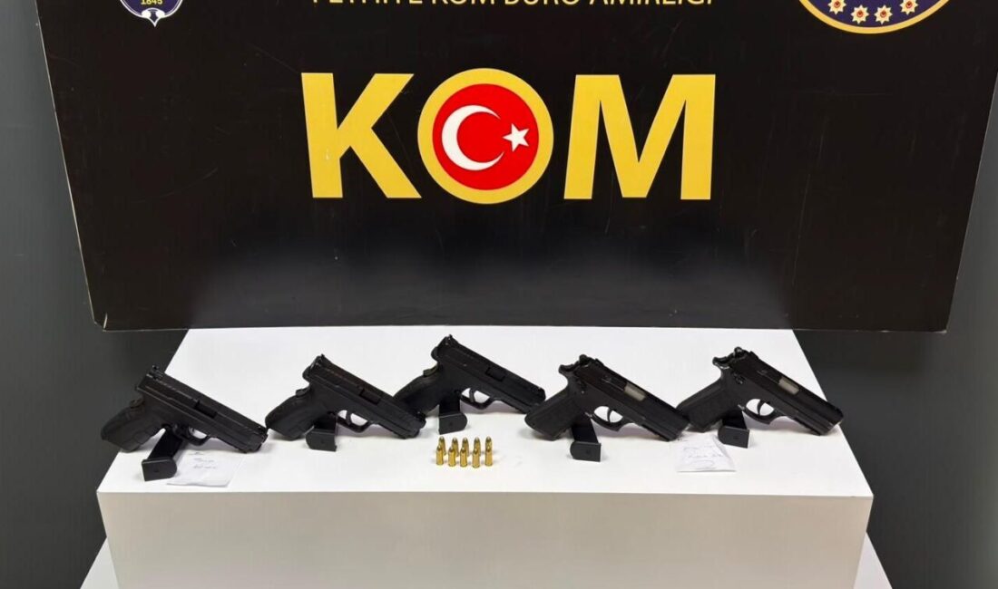 MUĞLA (AA) – Muğla'nın Fethiye ilçesinde düzenlenen ruhsatsız silah operasyonunda