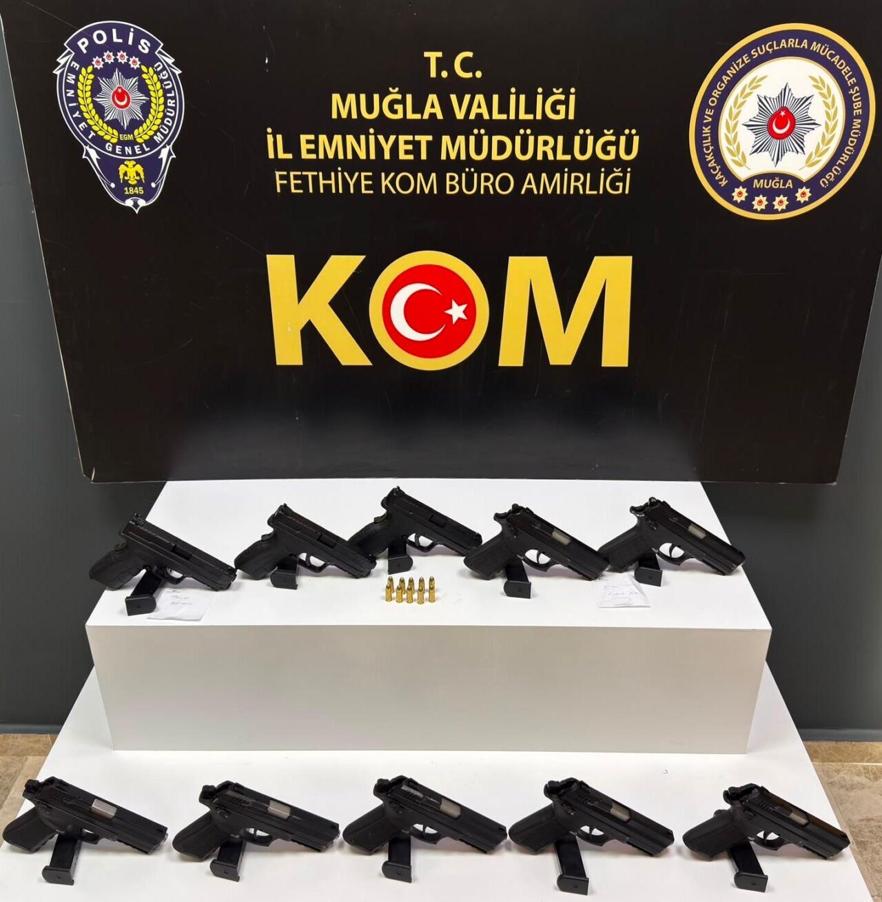 MUĞLA (AA) – Muğla'nın Fethiye ilçesinde düzenlenen ruhsatsız silah operasyonunda