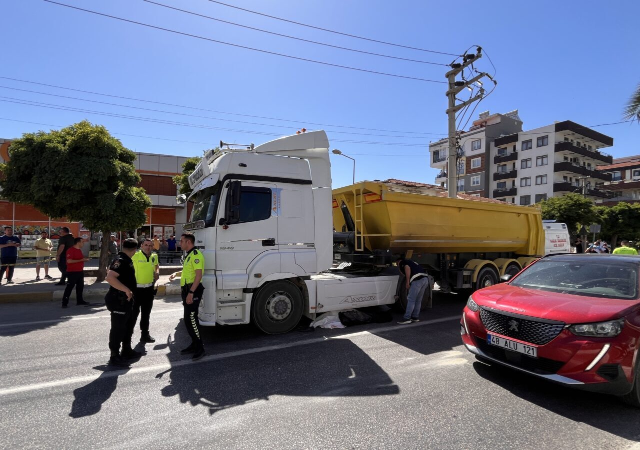 MUĞLA (AA) – Muğla'nın Milas ilçesinde yolun karşısına geçmeye çalışan