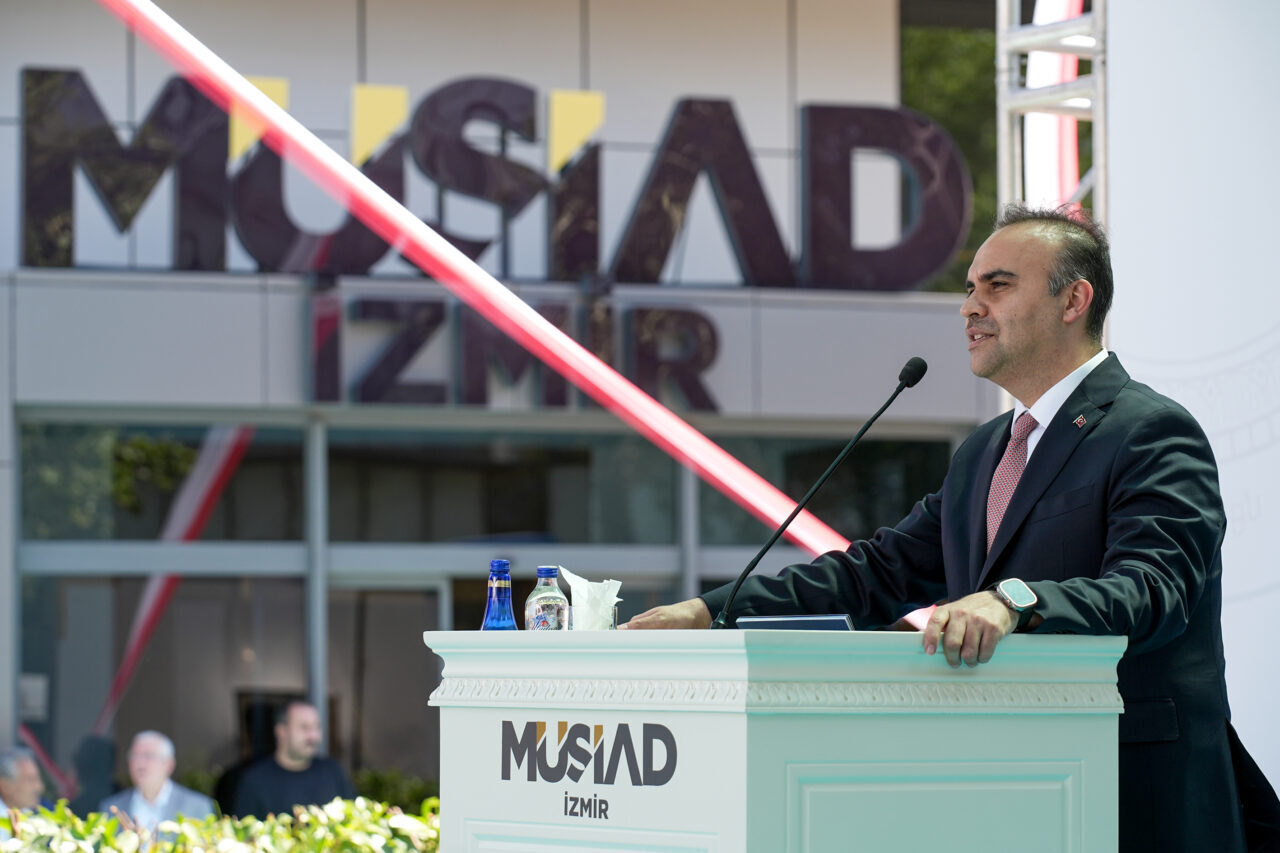- Sanayi ve Teknoloji Bakanı Mehmet Fatih Kacır:
- "Türkiye bugün,