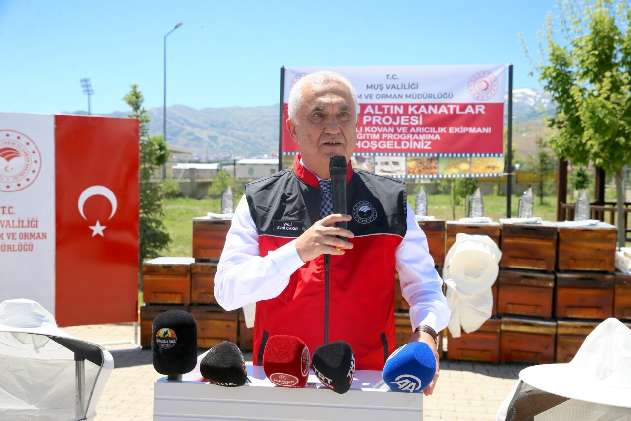 MUŞ (AA) – Muş'ta, "Baldan Altın Kanatlar Projesi" kapsamında 120