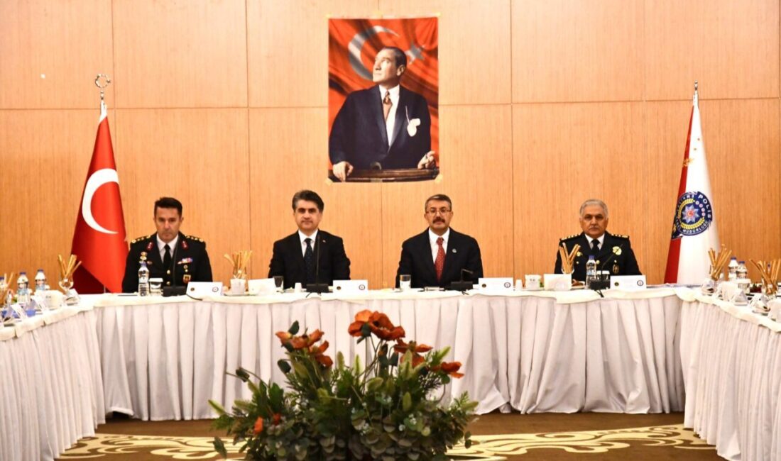- Toplantıya İçişleri Bakan Yardımcısı Ali Çelik de katıldı