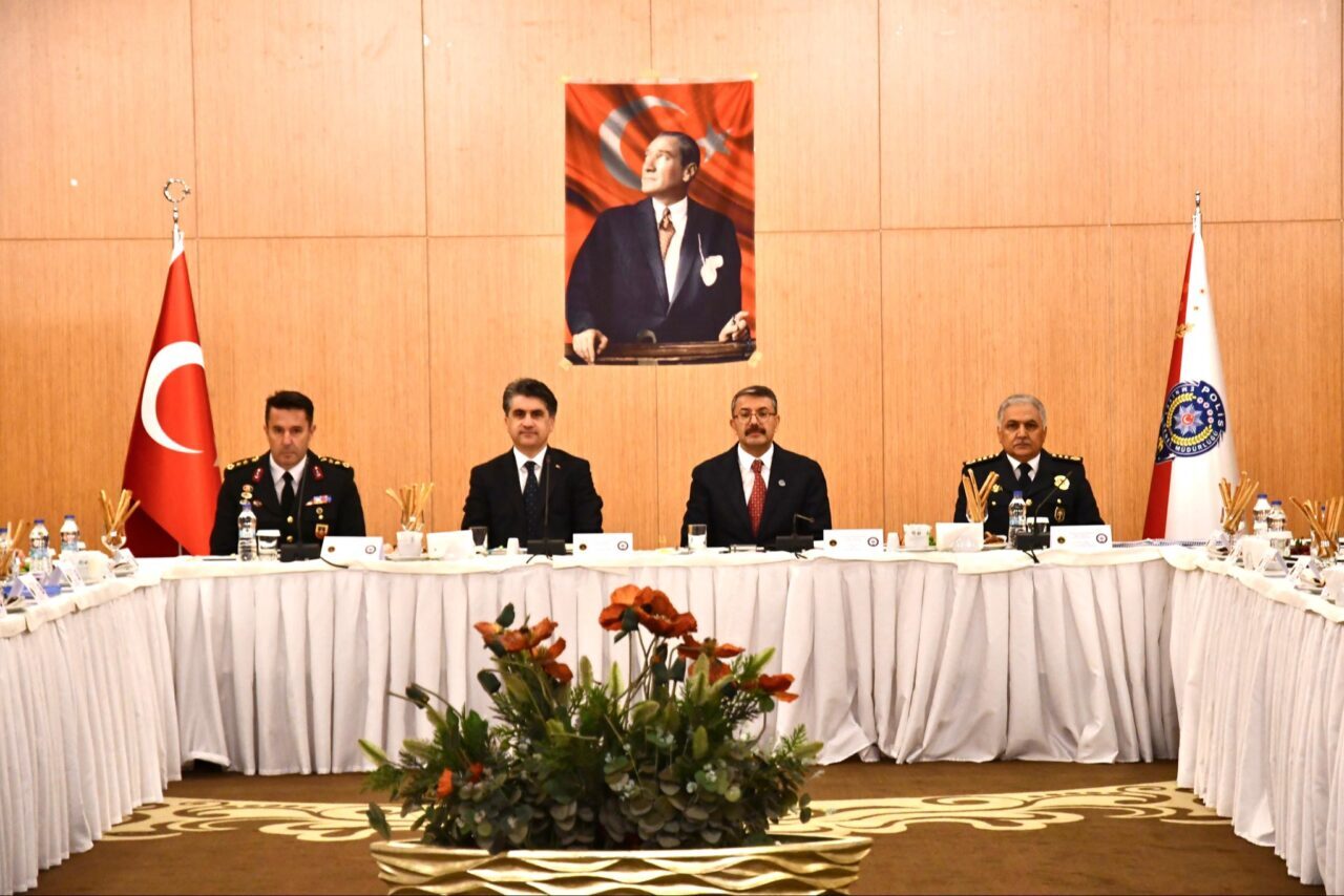- Toplantıya İçişleri Bakan Yardımcısı Ali Çelik de katıldı
