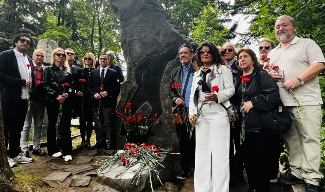 MOSKOVA (AA) – Şair Nazım Hikmet Ran, ölümünün 63. yılında