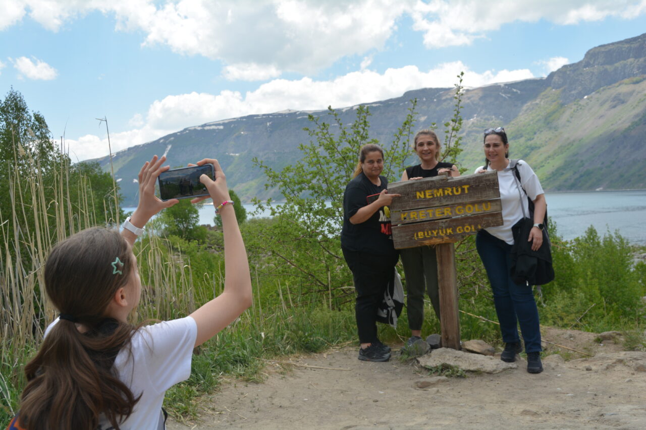 BİTLİS (AA) – Bitlis'in Tatvan ilçesinde bulunan Nemrut Kalderası'nda, havaların