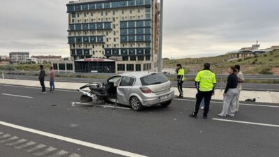 NEVŞEHİR (AA) – Nevşehir'de refüjdeki aydınlatma direğine çarpan otomobildeki çocuk