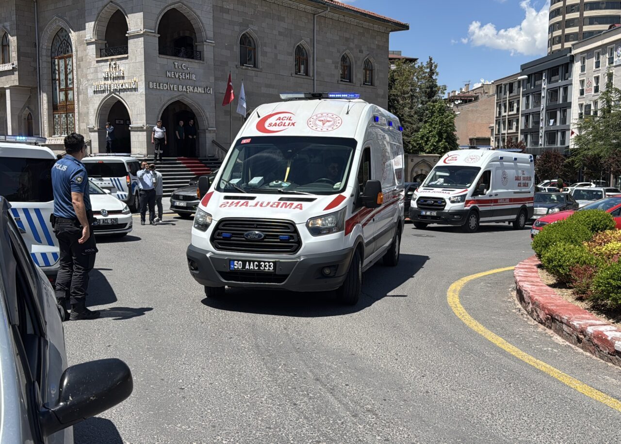 NEVŞEHİR (AA) – Nevşehir'de yol verme nedeniyle çıkan tartışmada tabancayla
