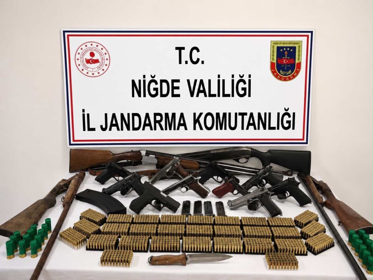 NİĞDE (AA) – Niğde merkezli 3 ilde düzenlenen silah kaçakçılığı