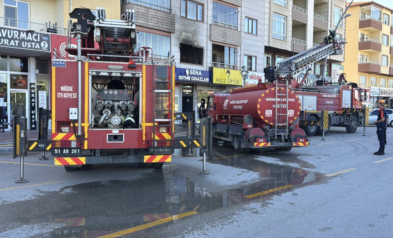 NİĞDE (AA) – Niğde'de bir apartman dairesinde çıkan yangında hasar