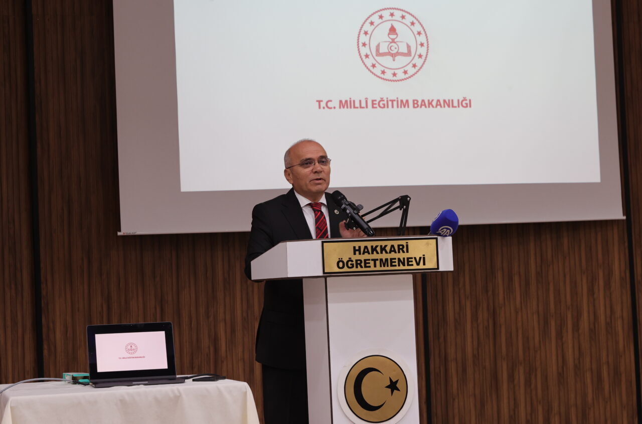 HAKKARİ (AA) – Milli Eğitim Bakanlığınca düzenlenen "Öğretmenevleri ve Akşam