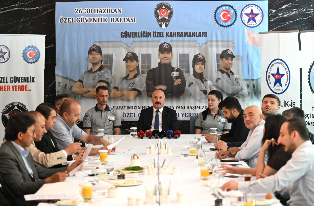 - Güvenlik-İş Sendikası Genel Başkanı Ömer Çağırıcı:
- "Özel güvenlik görevlilerinin,