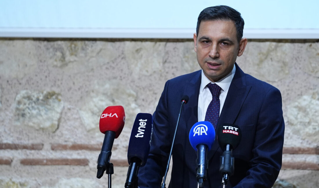 - Pakistan'ın Ankara Büyükelçisi Yusuf Cüneyd:
- "Cinnah'ın vizyonu ve liderlik