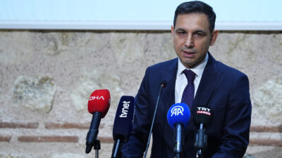 - Pakistan'ın Ankara Büyükelçisi Yusuf Cüneyd:
- "Cinnah'ın vizyonu ve liderlik