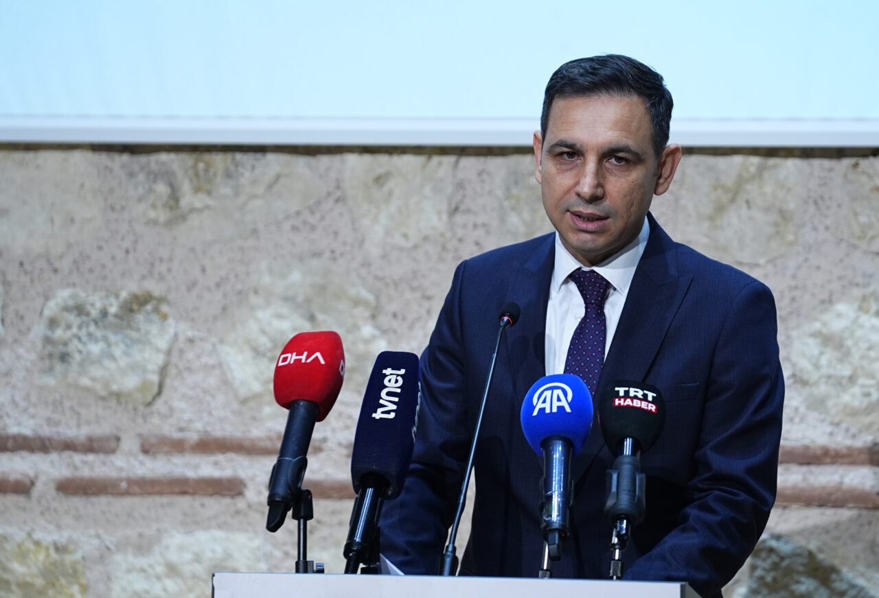 - Pakistan'ın Ankara Büyükelçisi Yusuf Cüneyd:
- "Cinnah'ın vizyonu ve liderlik