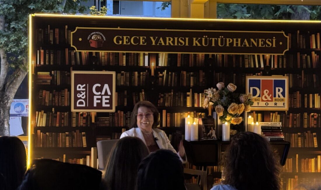 İSTANBUL (AA) – Psikiyatrist ve yazar Gülseren Budayıcıoğlu, D&R'ın "Gece