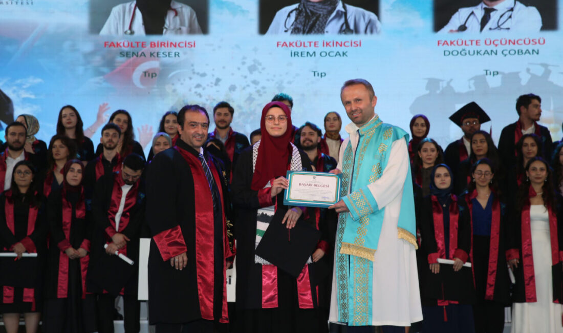 RİZE (AA) – Recep Tayyip Erdoğan Üniversitesi'nde 2025-2026 dönemi mezuniyet