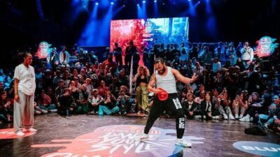 ANTALYA (AA) – Sokak dansı disiplinlerinin sahneye taşındığı "Red Bull