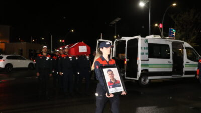 RİZE (AA) – Rize'nin Çamlıhemşin ilçesindeki Fırtına Deresi'nde botun devrilmesi
