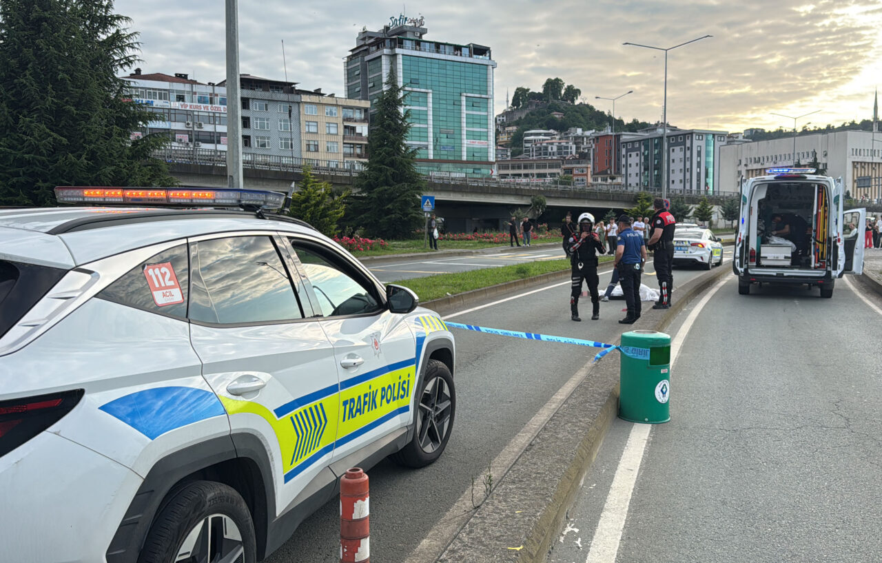 RİZE (AA) – Rize'de kamyonetin çarptığı yaya hayatını kaybetti. Sürücüsünün