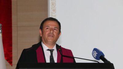 - Erzurum Valisi Aydın Baruş:
- "Erzurum Tıp Fakültesinin ilk mezunlarını