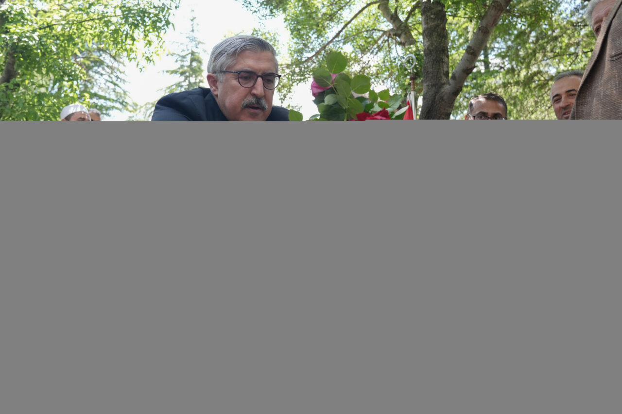 - AK Parti Genel Başkan Yardımcısı Hüseyin Yayman:
- "Abdurrahim Karakoç,