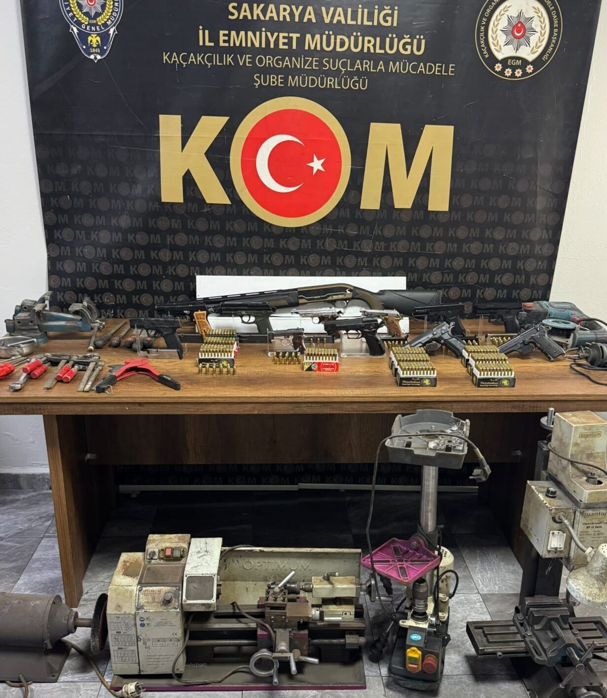 SAKARYA (AA) – Sakarya merkezli 2 ilde düzenlenen "silah kaçakçılığı"