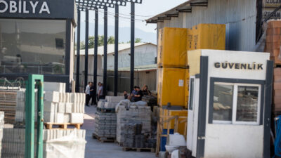 SAKARYA (AA) – Sakarya'nın Adapazarı ilçesinde bir iş yerinin asansörünün