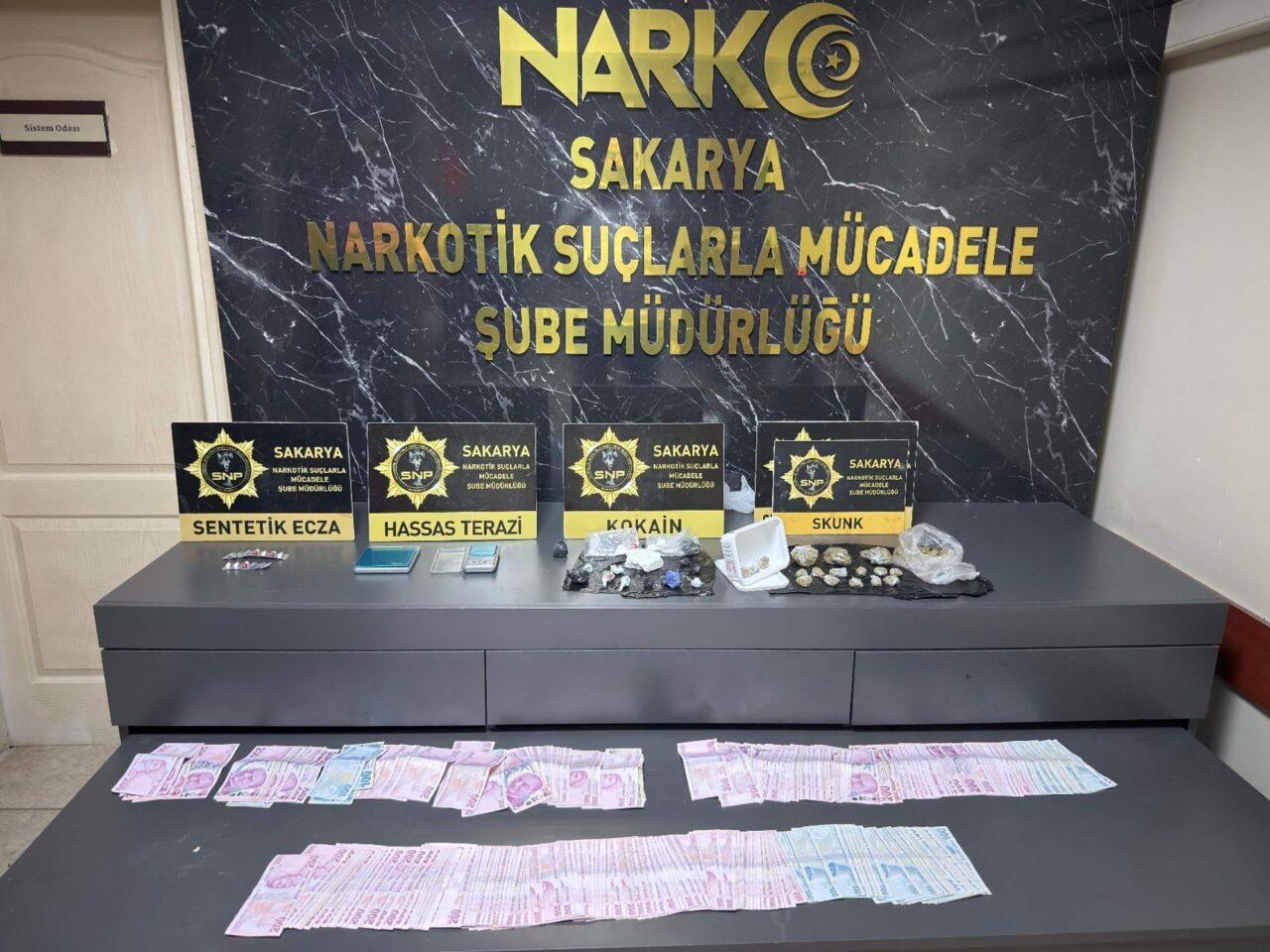 SAKARYA (AA) – Sakarya'nın Adapazarı ilçesinde düzenlenen uyuşturucu operasyonunda gözaltına