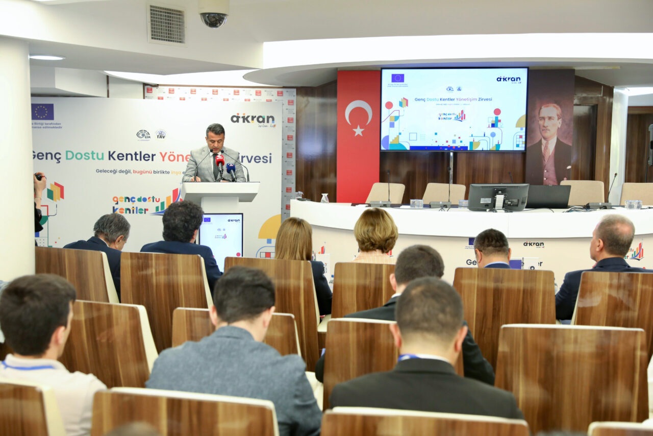 SAMSUN (AA) – Samsun Büyükşehir Belediyesi, gençlerin yerel yönetim süreçlerine