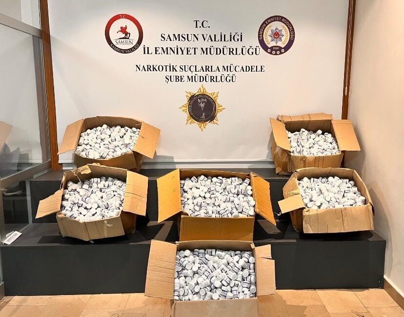 SAMSUN (AA) – Samsun'da şüphe üzerine durdurulan araçta, 225 bin