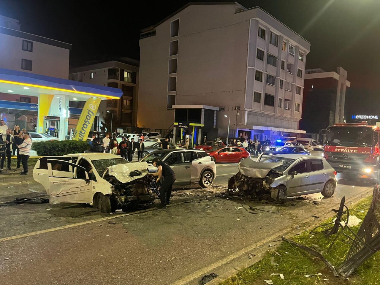 SAMSUN (AA) – Samsun’un Atakum ilçesinde, 3 aracın karıştığı trafik